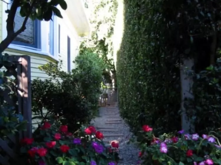 فندق Secret Garden Inn & Cottages