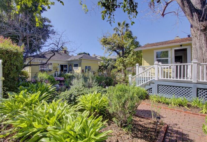 酒店 Secret Garden Inn & Cottages