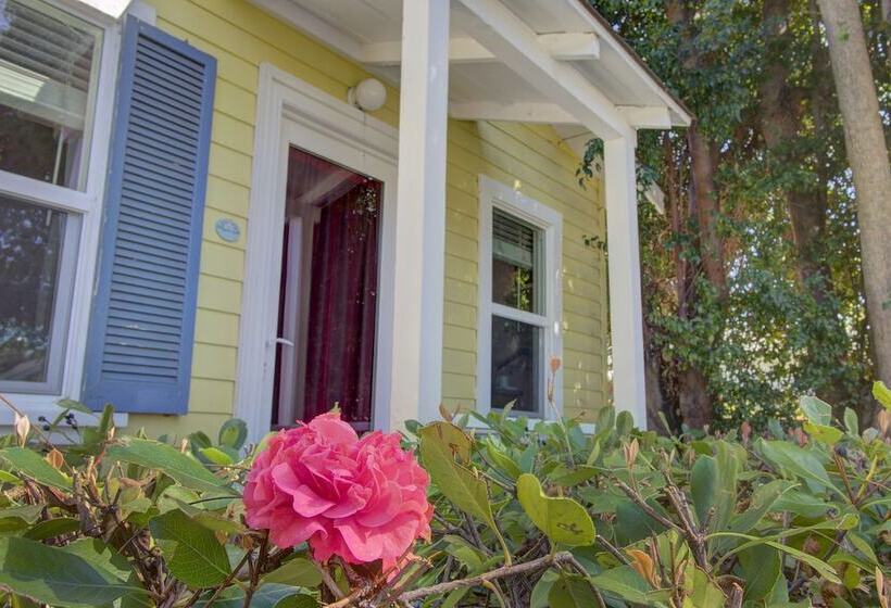 酒店 Secret Garden Inn & Cottages