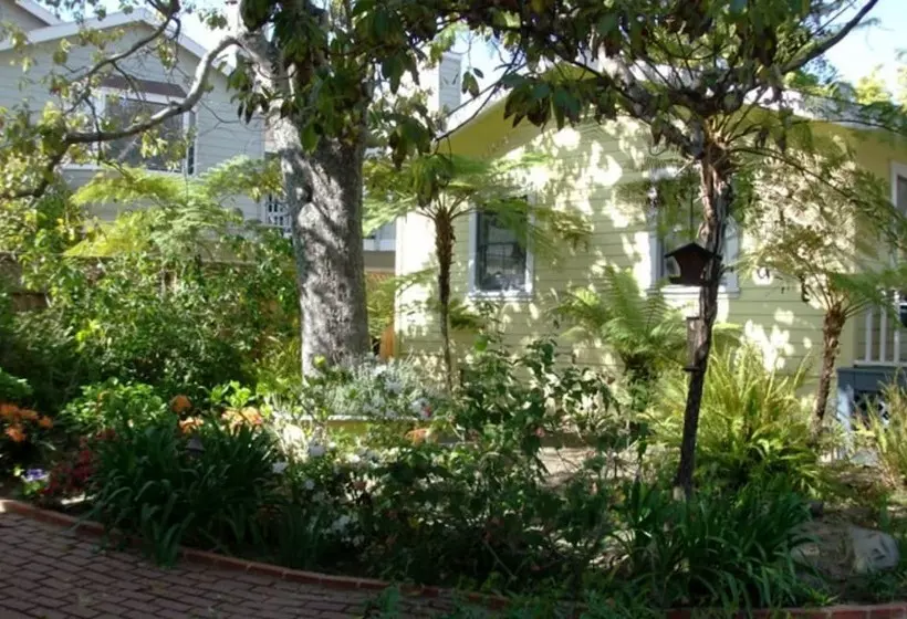 فندق Secret Garden Inn & Cottages