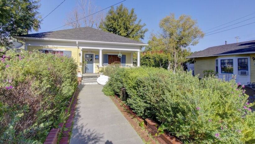 酒店 Secret Garden Inn & Cottages