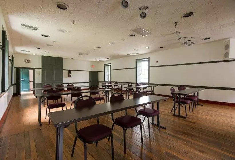 Отель Shaker Village Of Pleasant Hill