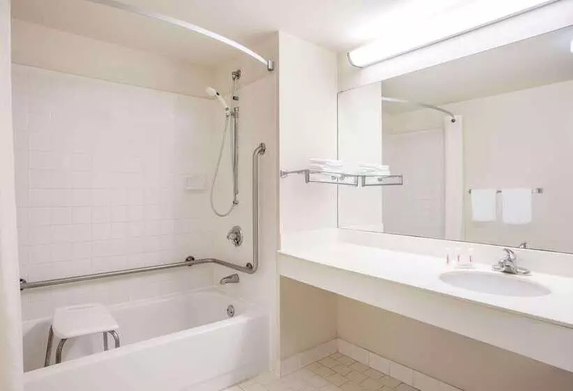 فندق Super 8 By Wyndham Lavonia