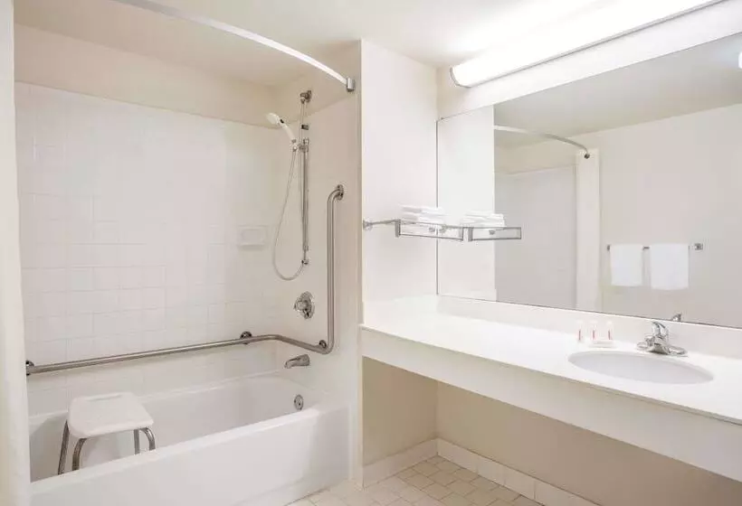 فندق Super 8 By Wyndham Lavonia