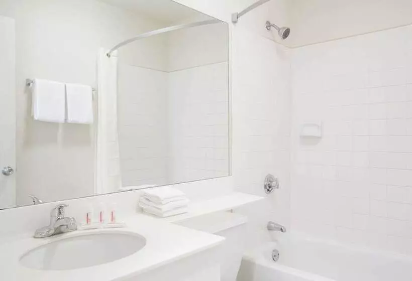 فندق Super 8 By Wyndham Lavonia