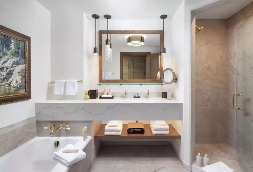 Отель The Rusty Parrot Lodge And Spa