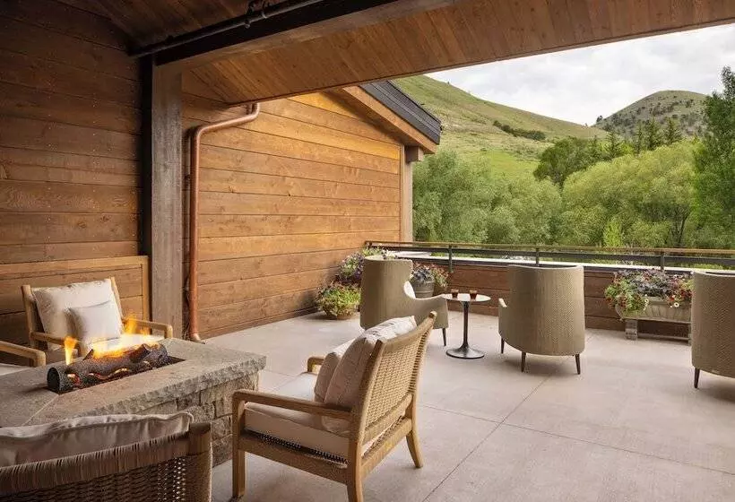 Отель The Rusty Parrot Lodge And Spa