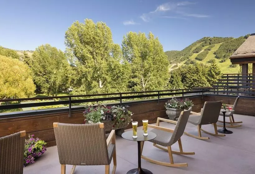 Отель The Rusty Parrot Lodge And Spa