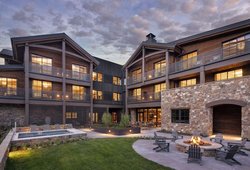 هتل The Rusty Parrot Lodge And Spa