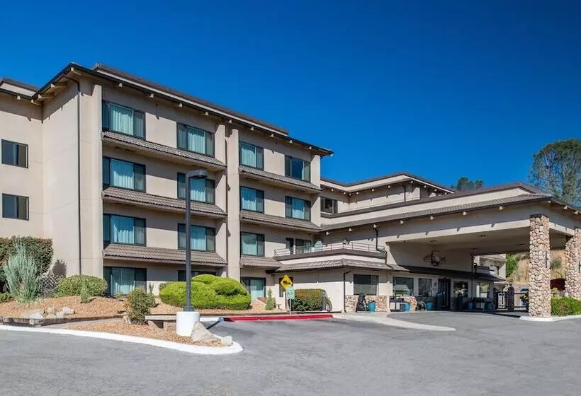 Yosemite Southgate Hotel & Suites