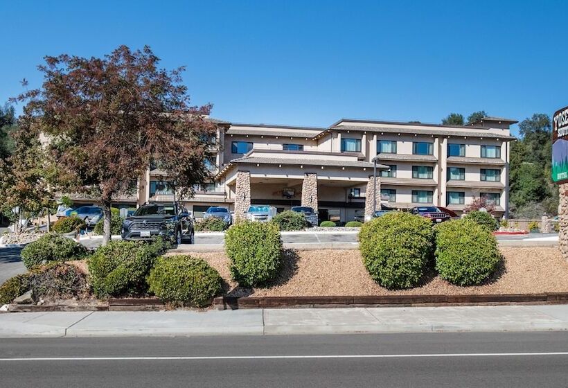 Yosemite Southgate Hotel & Suites