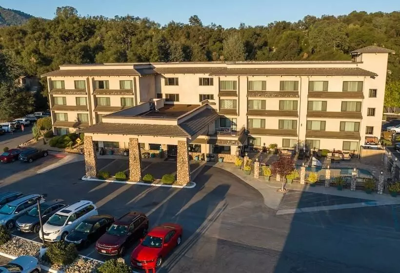 Yosemite Southgate Hotel & Suites