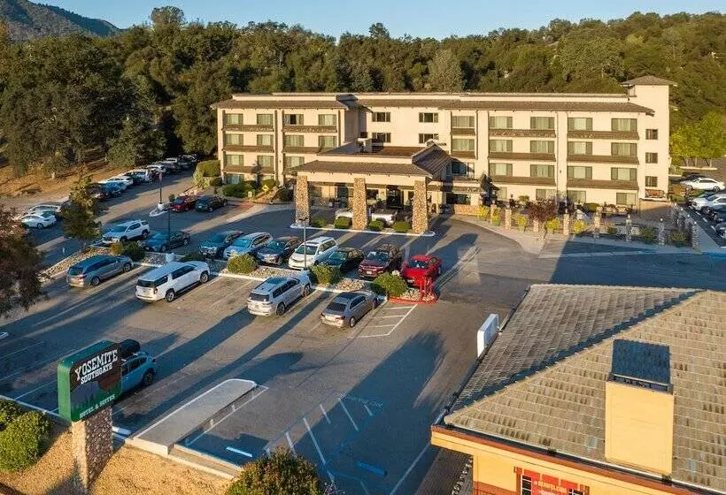 Yosemite Southgate Hotel & Suites