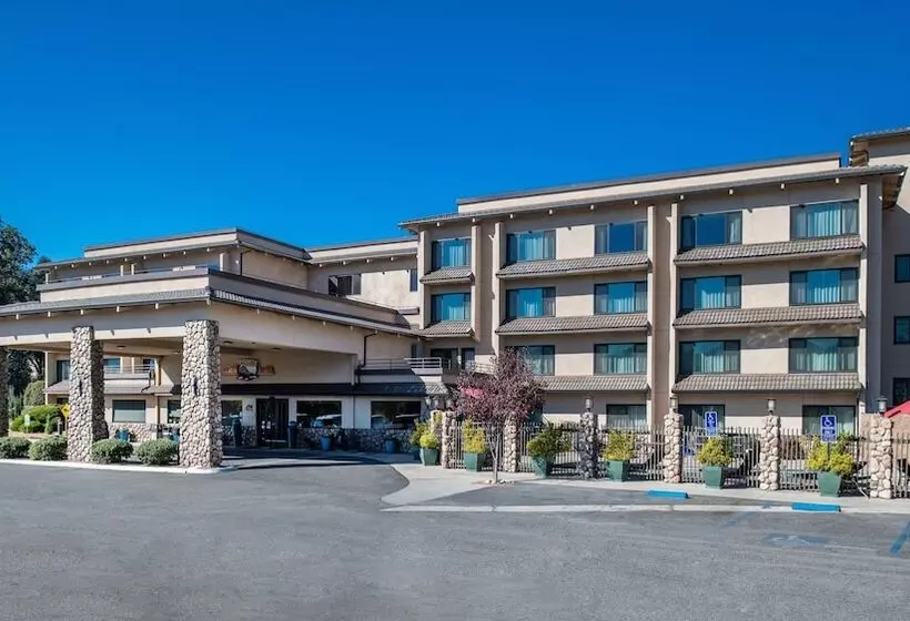 Yosemite Southgate Hotel & Suites