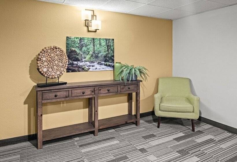 Yosemite Southgate Hotel & Suites