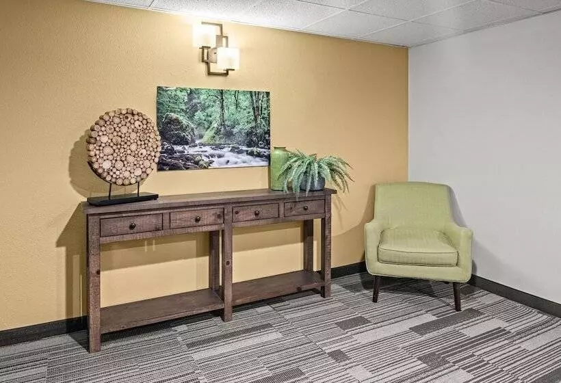 Yosemite Southgate Hotel & Suites