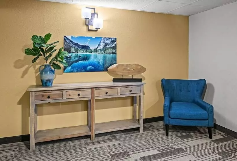 Yosemite Southgate Hotel & Suites