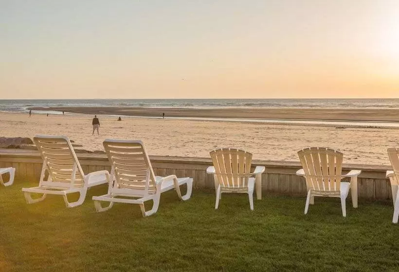 モーテル Schooner S Cove Inn