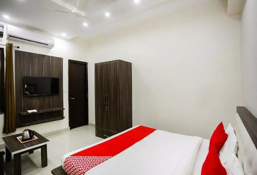 Hotelli Oyo 67910  Imperial