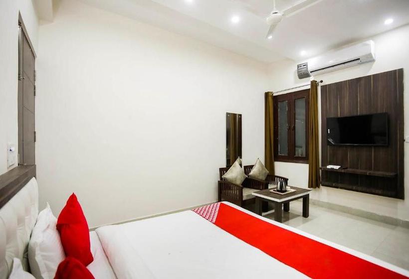 Hotel Oyo 67910  Imperial