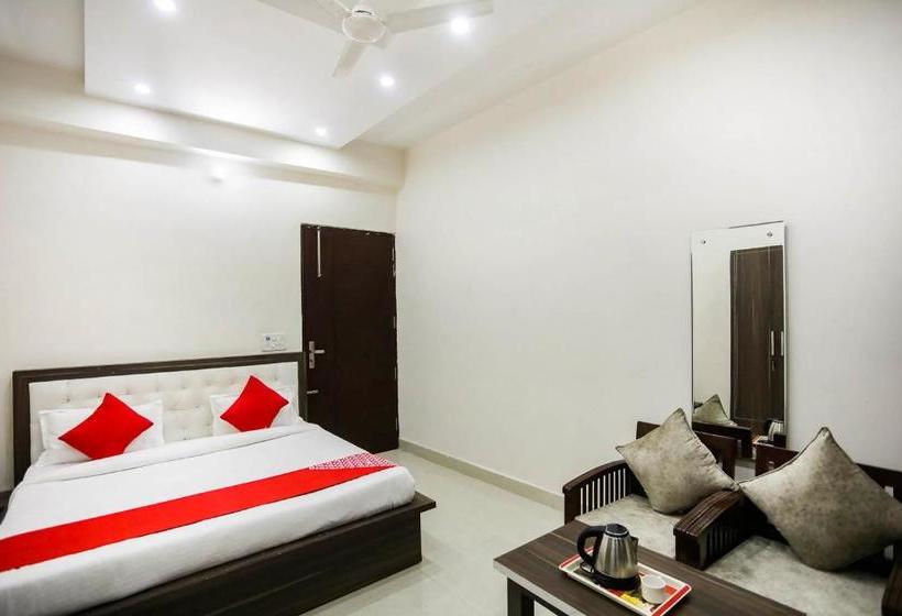 Hotel Oyo 67910  Imperial