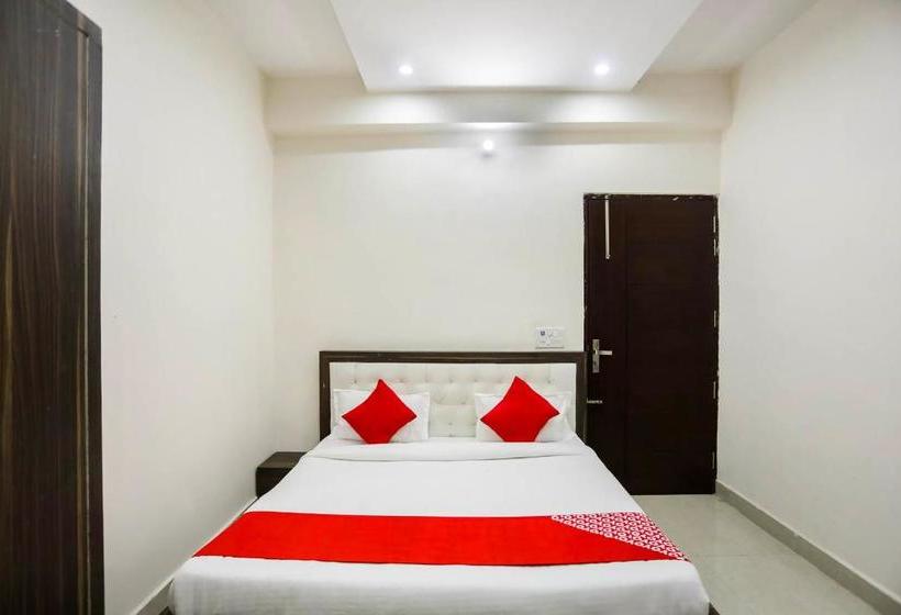 Hotel Oyo 67910  Imperial