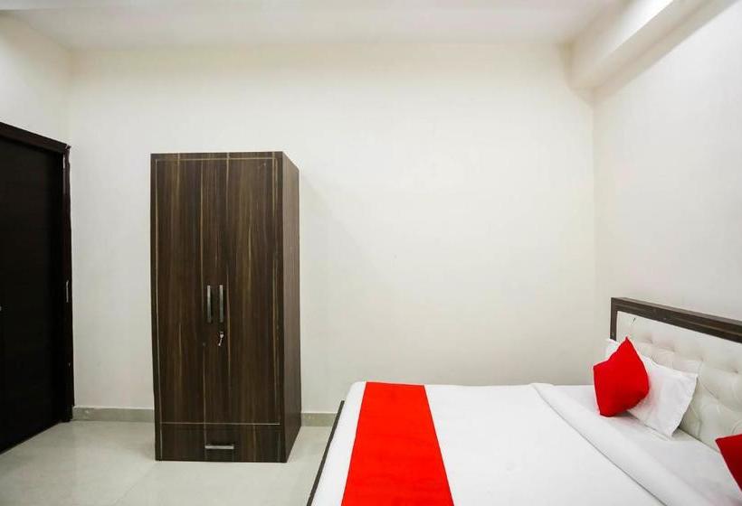 Hotel Oyo 67910  Imperial