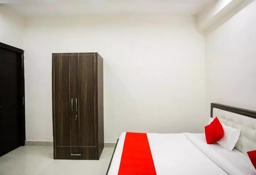 Hotelli Oyo 67910  Imperial