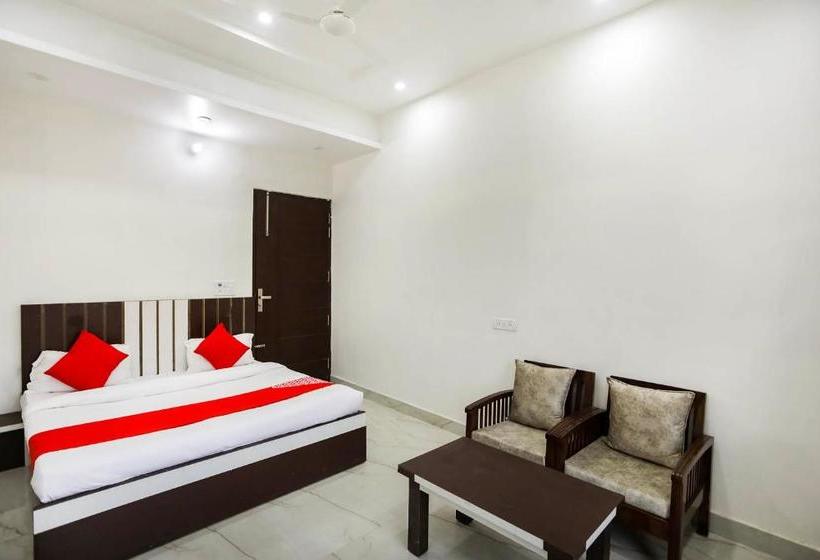 Hotel Oyo 67910  Imperial