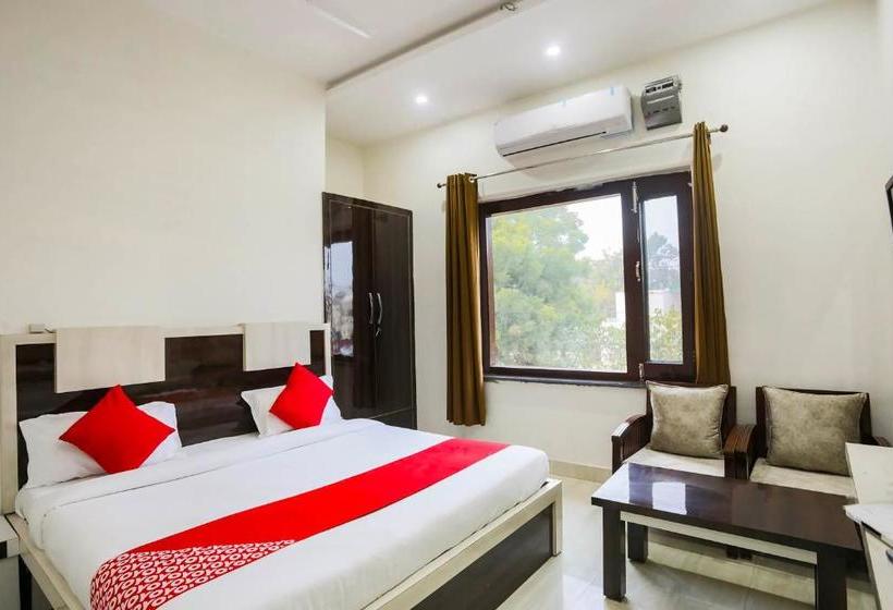 Hotel Oyo 67910  Imperial