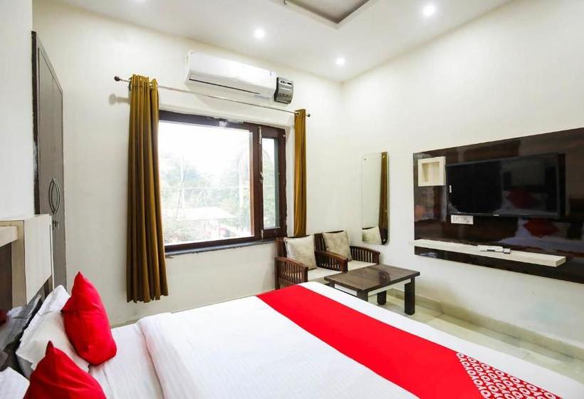 Hotel Oyo 67910  Imperial