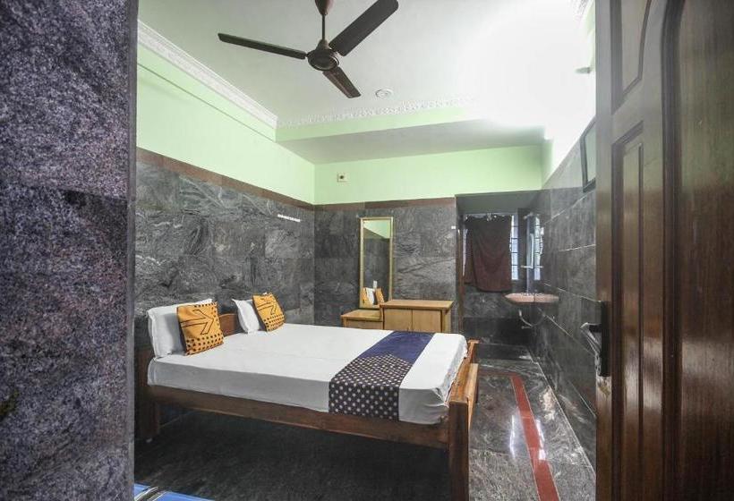 호텔 Spot On 65272 Ganapathy Lodge