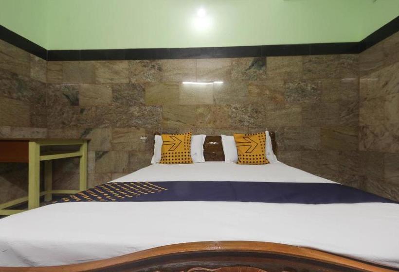 호텔 Spot On 65272 Ganapathy Lodge