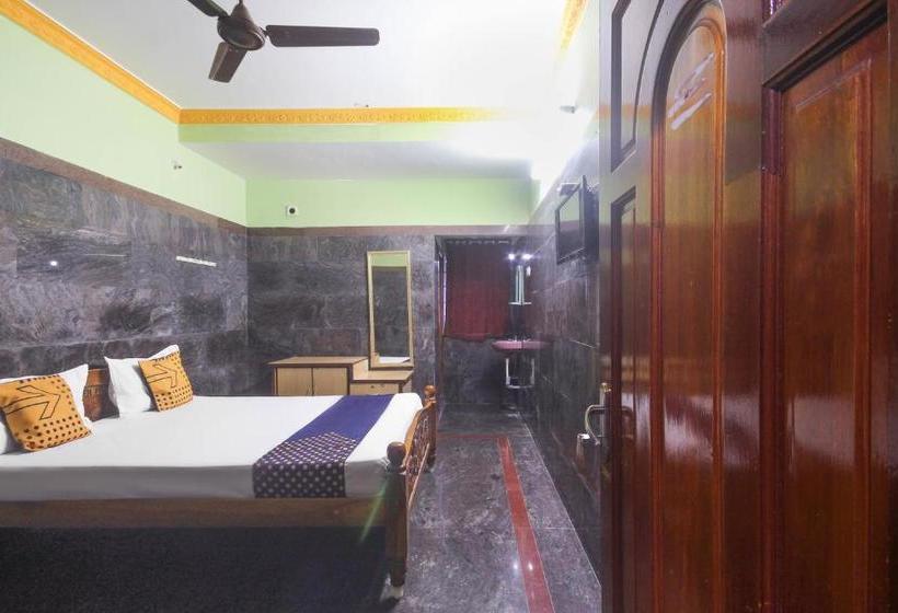 호텔 Spot On 65272 Ganapathy Lodge