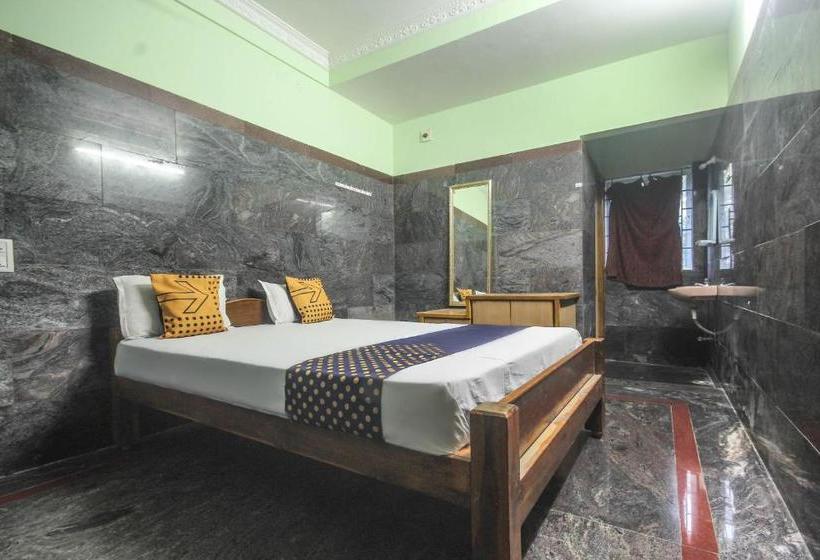 호텔 Spot On 65272 Ganapathy Lodge