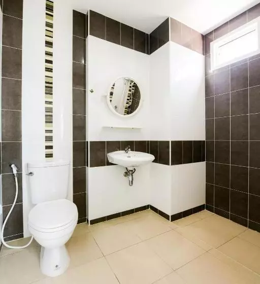 هتل Oyo 350 Mae Saeng Place