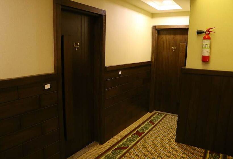 هتل Planet Suites