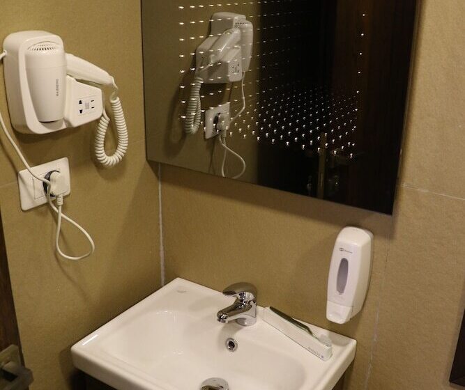 هتل Planet Suites