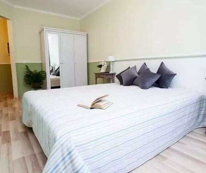 Apartment Etazhydaily Soyuznaya Shchorsa