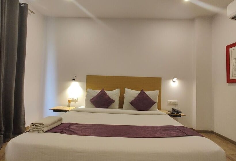 Hotel Mavens Orange Artemis Hospital Road