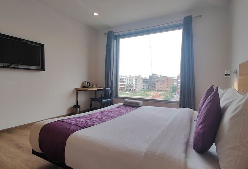 Hotel Mavens Orange Artemis Hospital Road