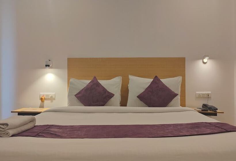 Hotel Mavens Orange Artemis Hospital Road