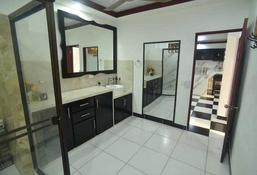 هتل Vista Del Pacifico