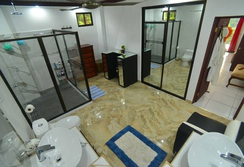 هتل Vista Del Pacifico