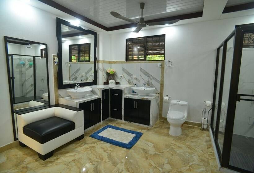 هتل Vista Del Pacifico