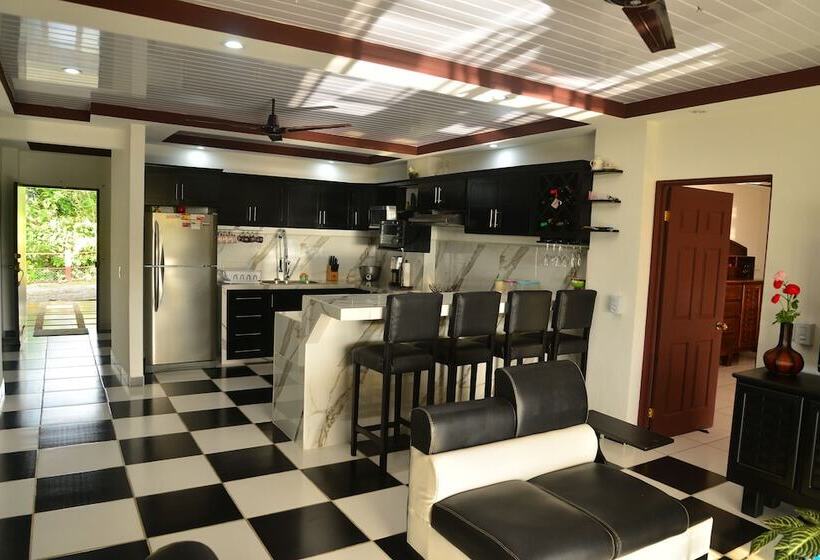 هتل Vista Del Pacifico