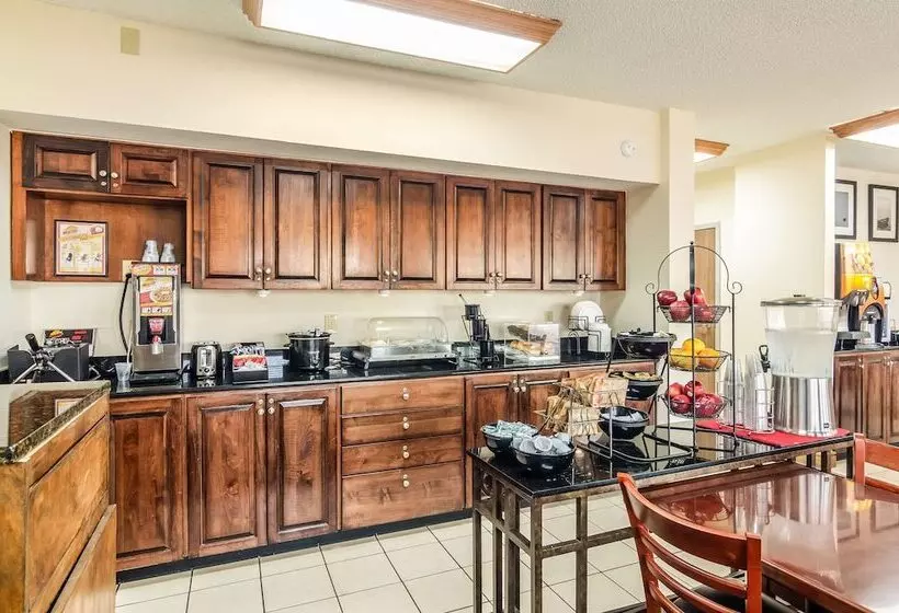 Отель Econo Lodge Moss Point Pascagoula