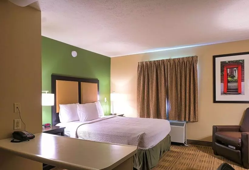 Отель Suburban Studios Louisville East