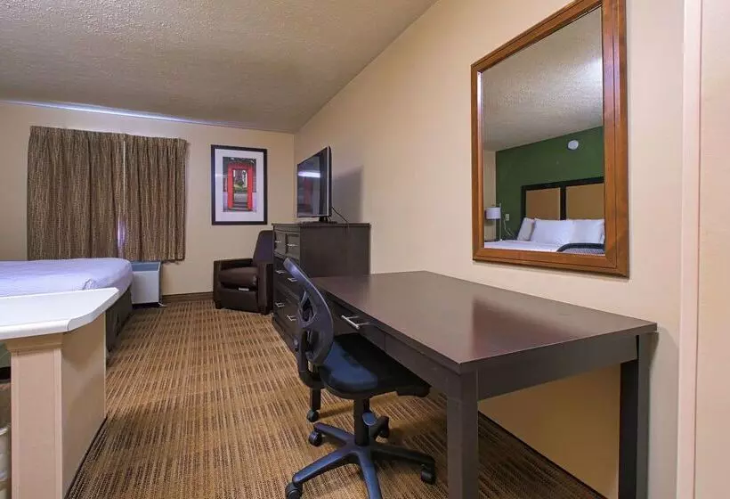 Отель Suburban Studios Louisville East