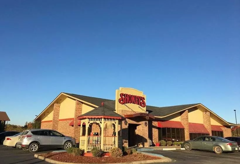 فندق Inn Of Clanton